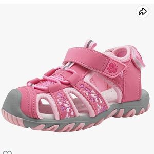 Apakowa Girl's Soft Sole Close Toe Sport Sandals Toddler size: 24 EU, US size 8